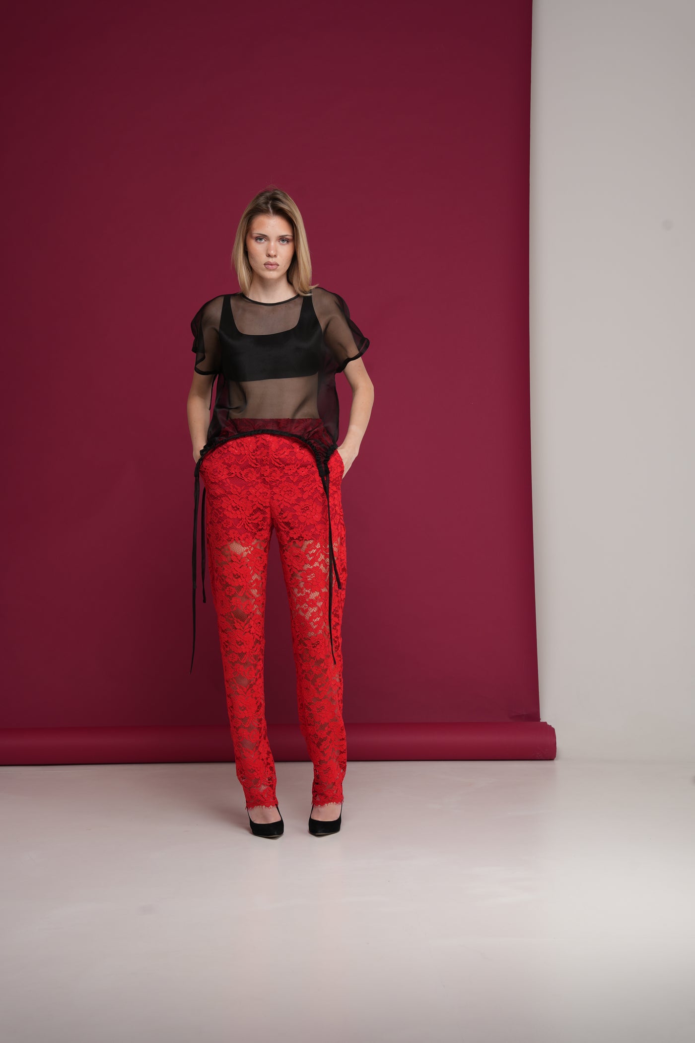Statua Õ Trousers. Lace