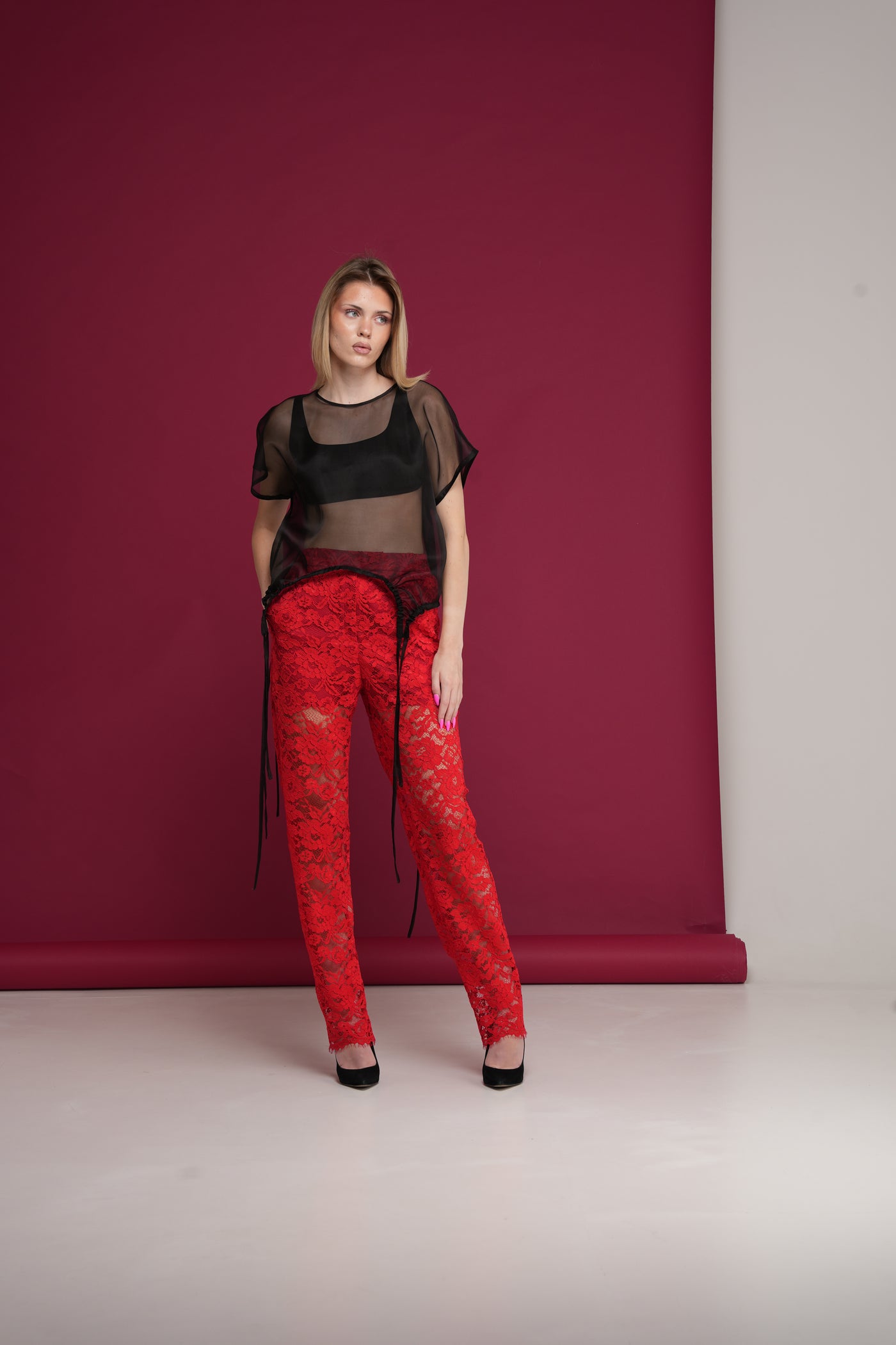 Statua Õ Trousers. Lace