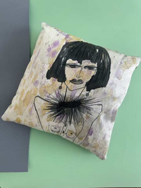 Pillow beige. Faces N1