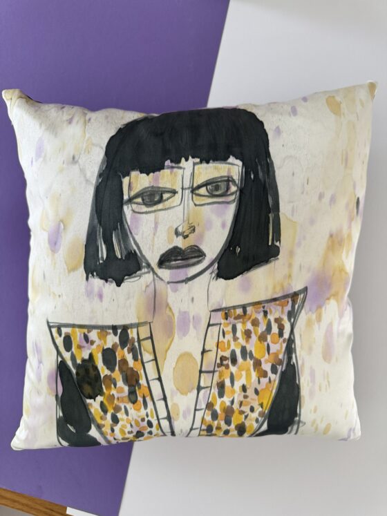 Pillow beige. Faces N2