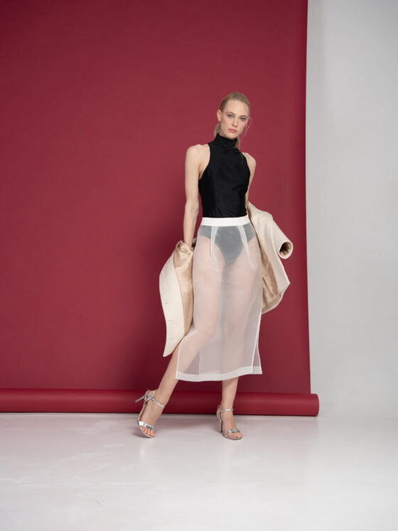 "Naced" skirt. Off-white.