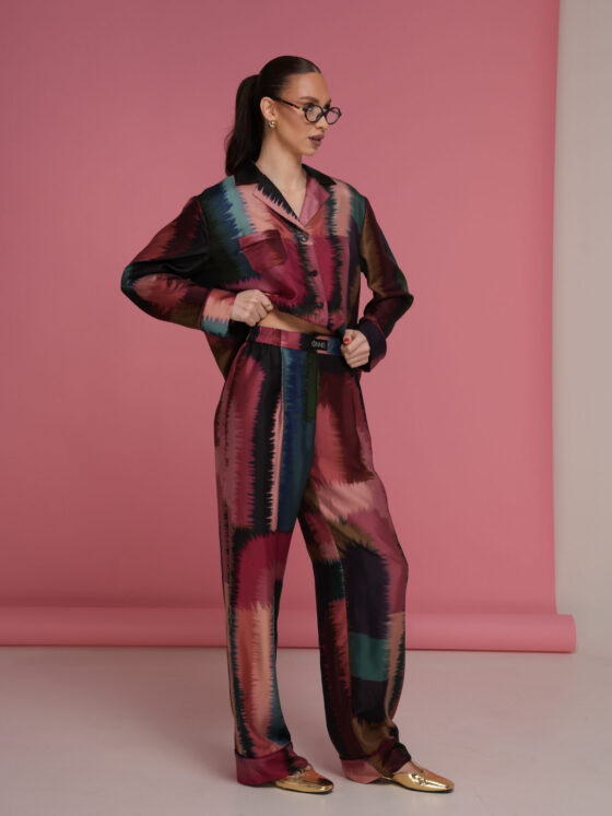 Twill silk trousers.