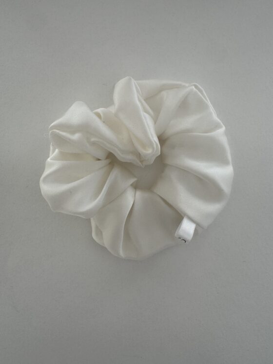 Natural silk scrunchie. L white.