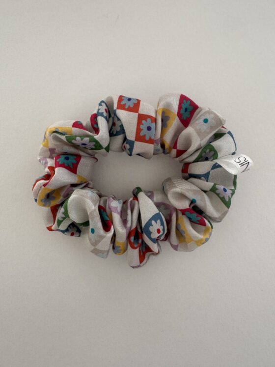 Natural silk scrunchie. M multi.