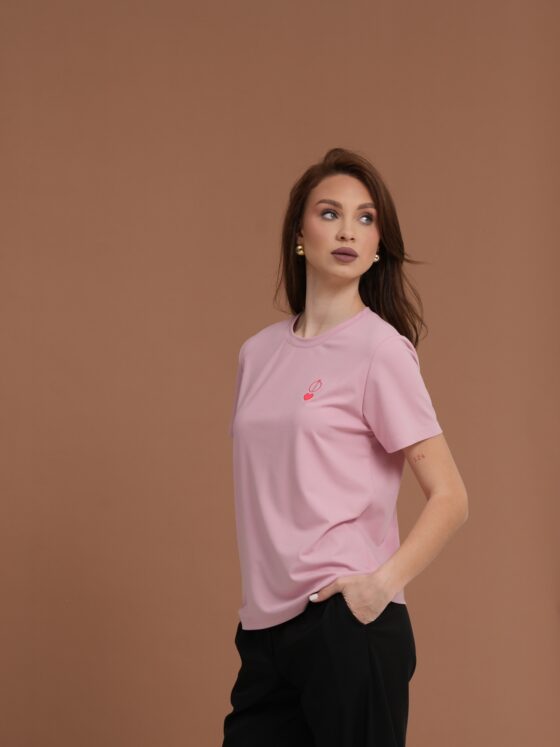 T-shirt. Pink.